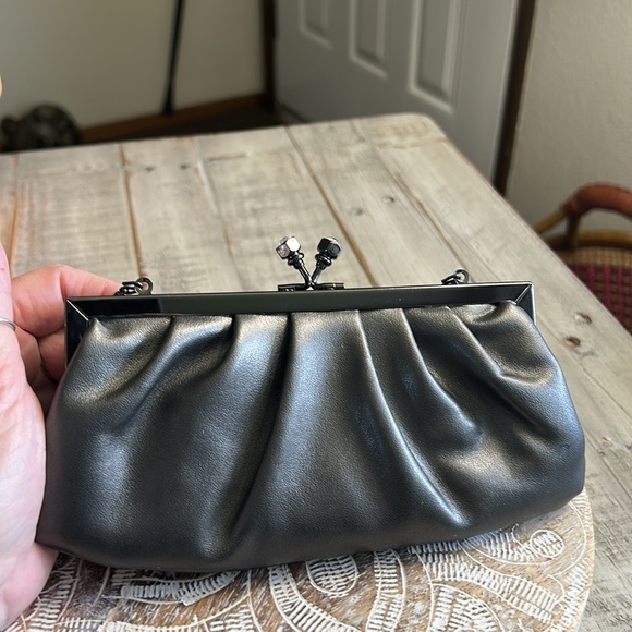 JESSICA MCCLINTOCK LEATHER GRAY KISS LOCK BLACK CHAIN STRAP EVENING BAG - Picture 3 of 12